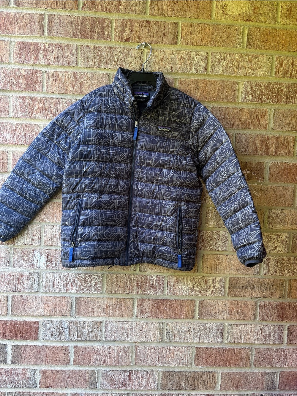 Patagonia Kids Navy and Gray Patterned Puffer Jacket